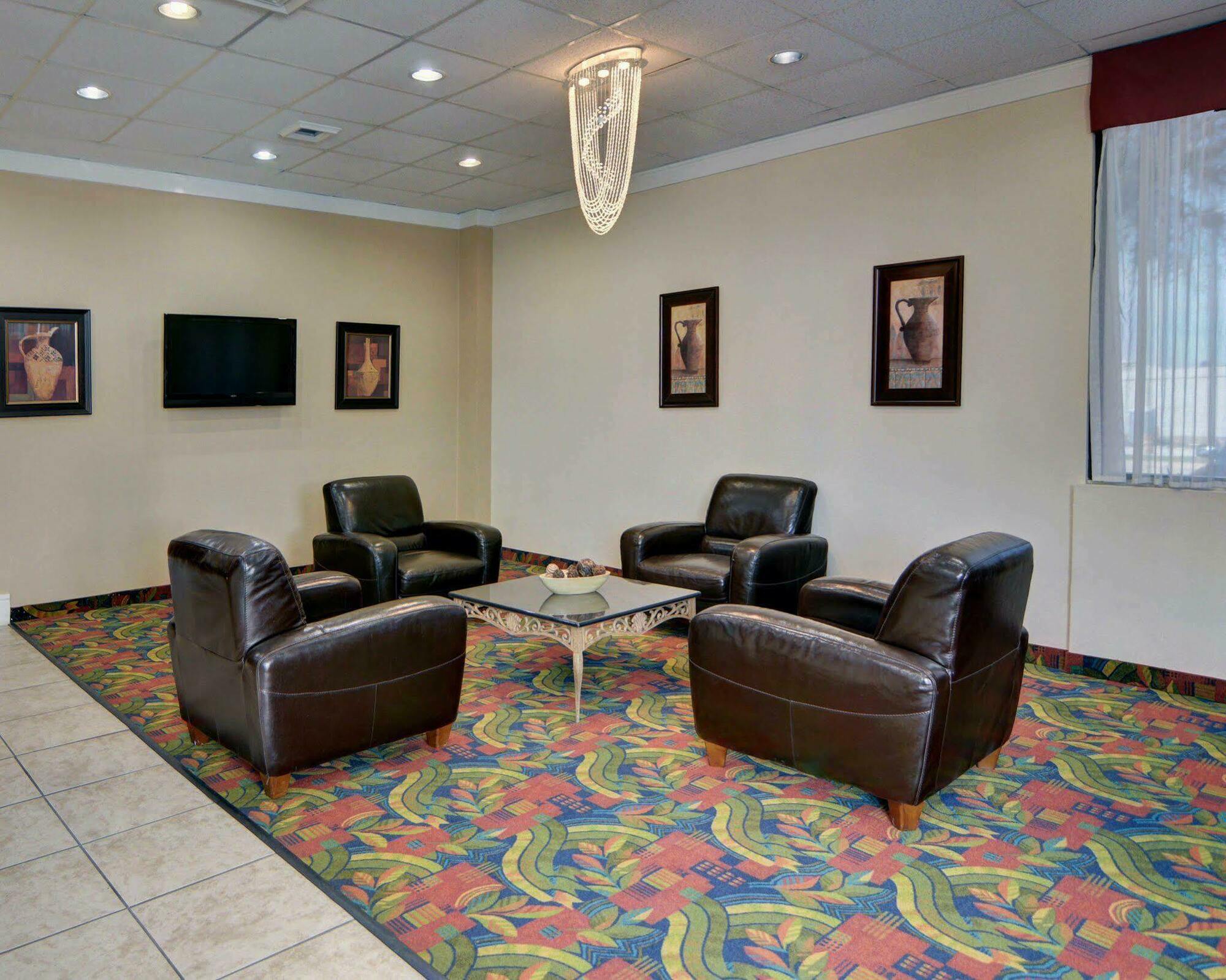 Red Roof & Conference Center Motel 2*