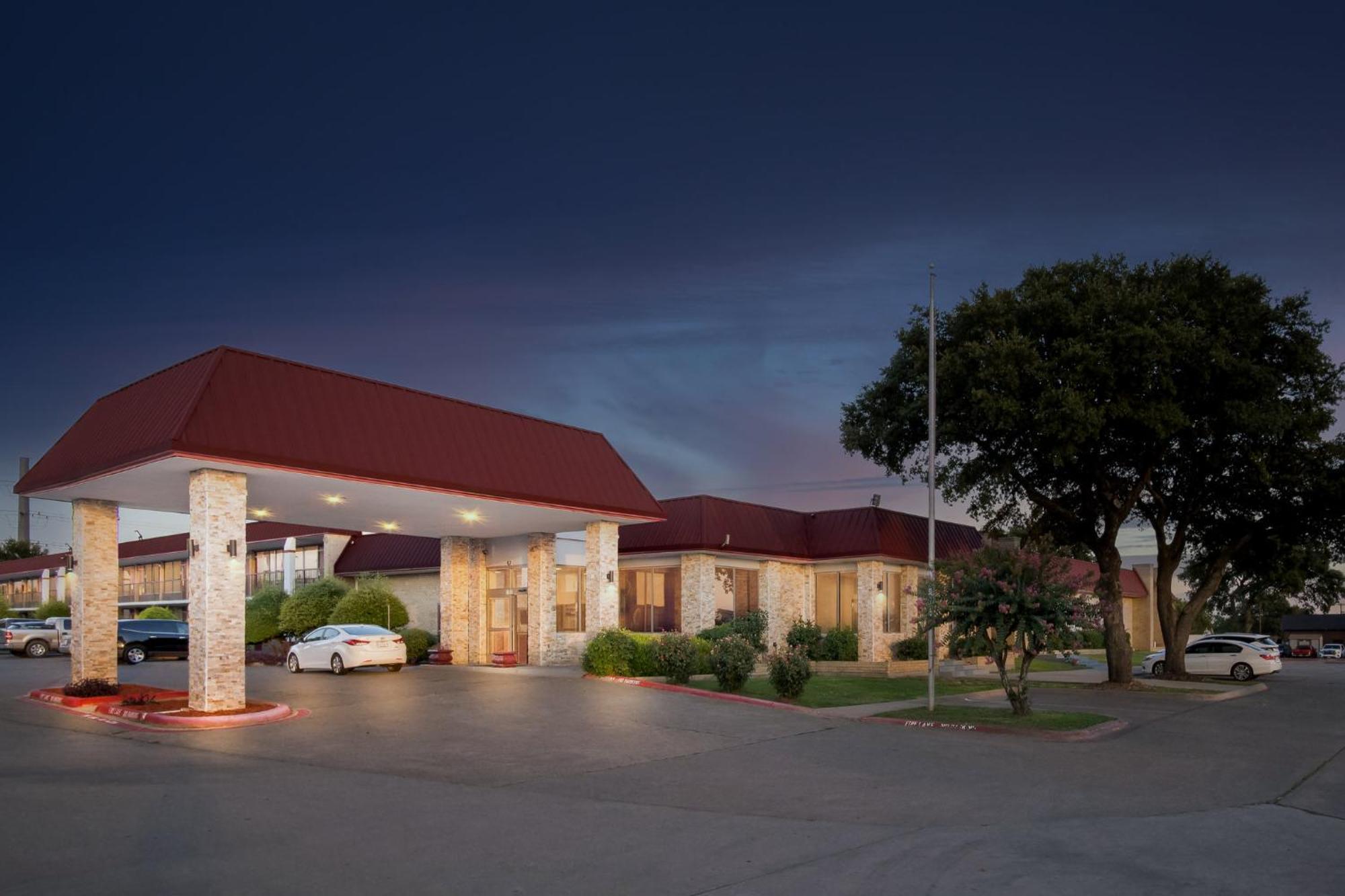 Motel Red Roof & Conference Center