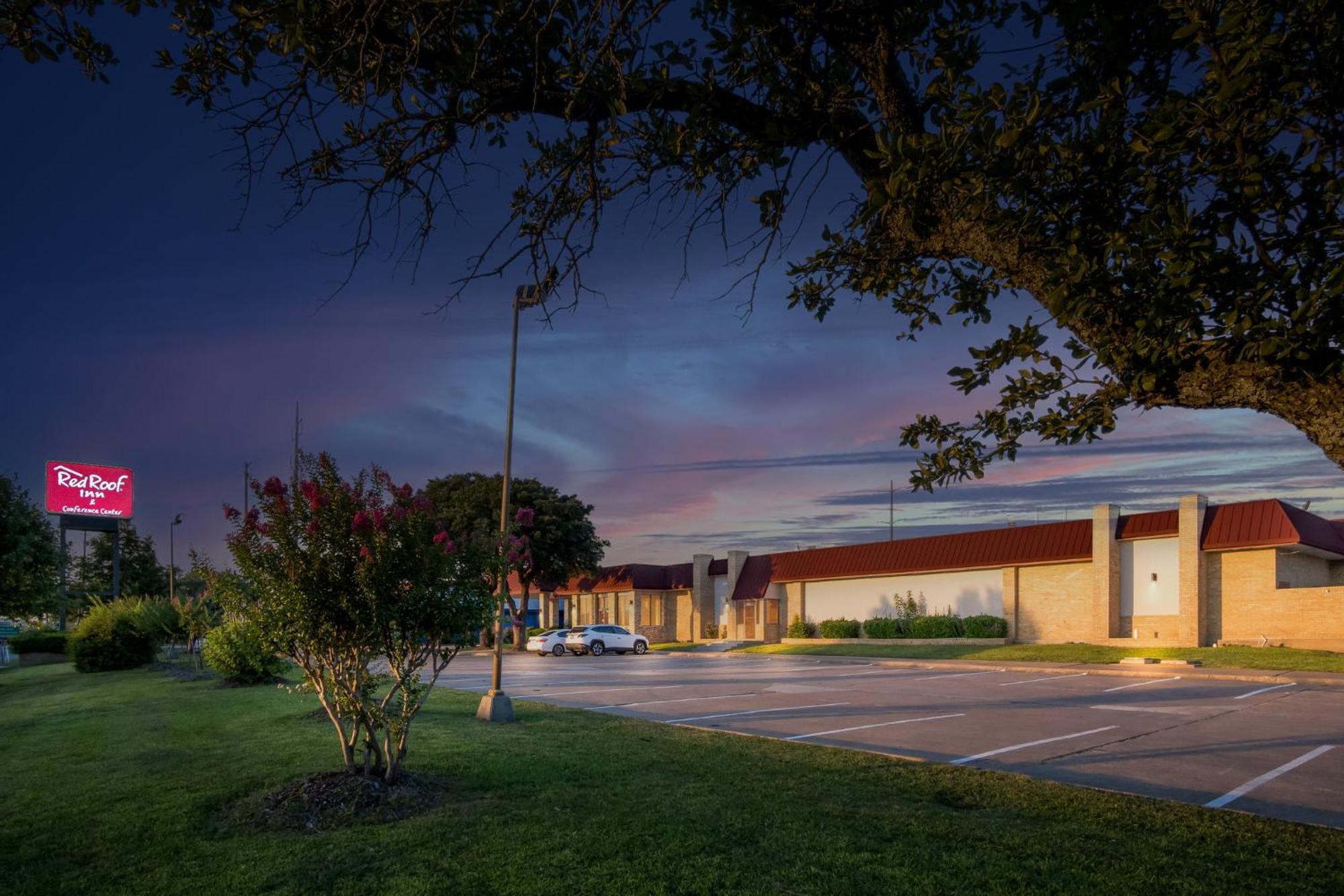 Red Roof & Conference Center Motel 2*